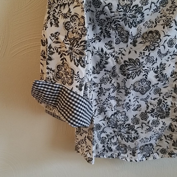 NWOT Black and white with beige button-down blouse - Picture 3 of 9